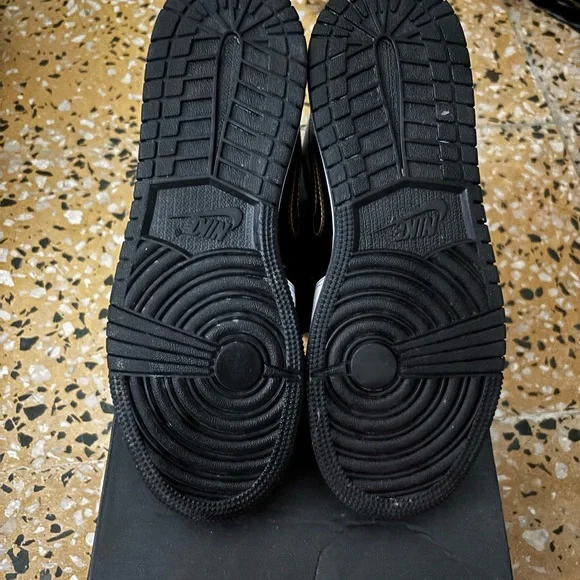 Air Jordan Mid White & Black with Gold Logo - Picture 3 of 4